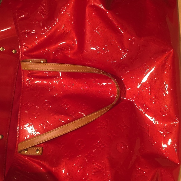Louis Vuitton Red Monogram Vernis Reade GM - Picture 10 of 17